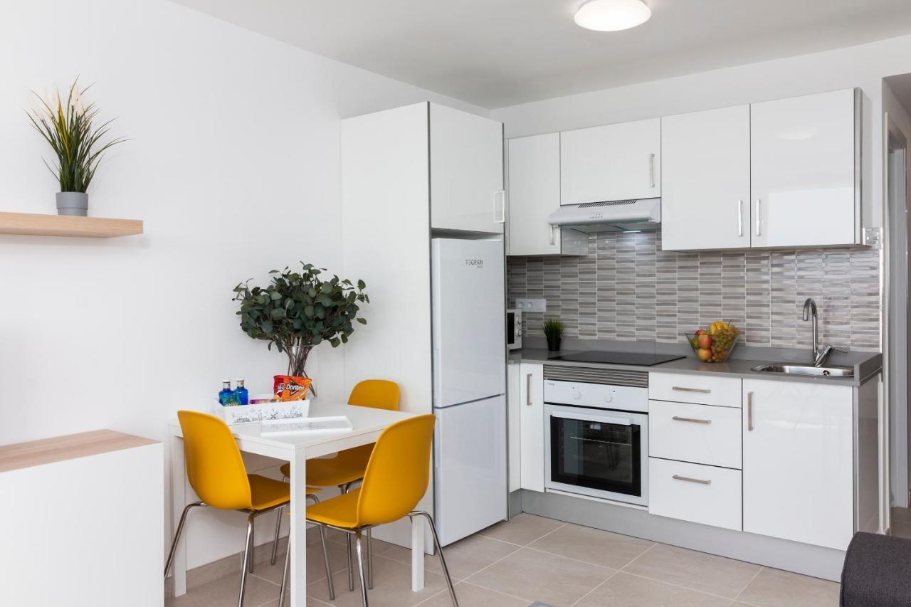 Homeforguest Modern And Recently Renovated Apartment In Arona Arona  Eksteriør billede